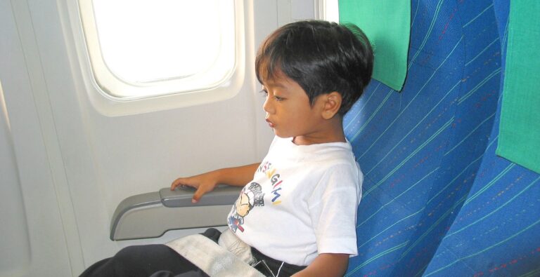 child, boy, airplane-361052.jpg